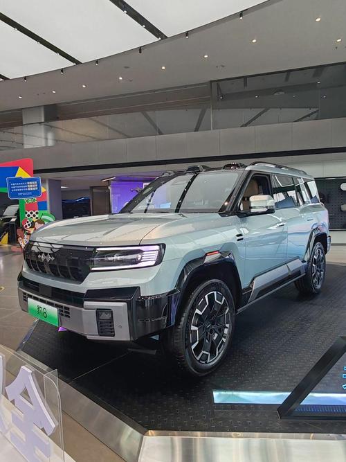 重庆82比亚迪方程豹硬派越野的爆款，英菲尼迪35周年与你共成长